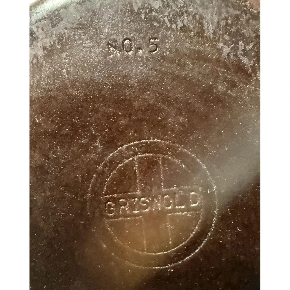 Vintage Griswold #5  cast iron skillet small block logo double pour 724 A